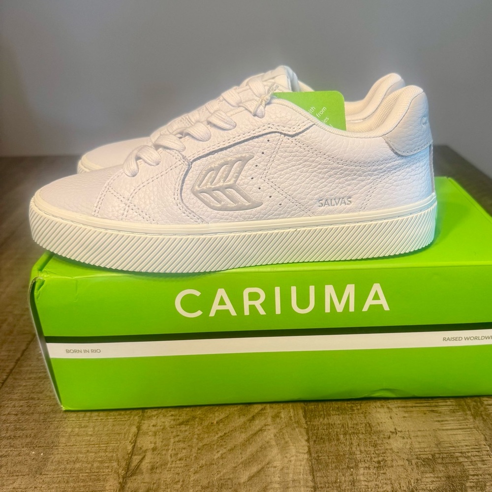 Cariuma Salvas Women’s White Premium White Leather Sneaker Size 9 New in Box
